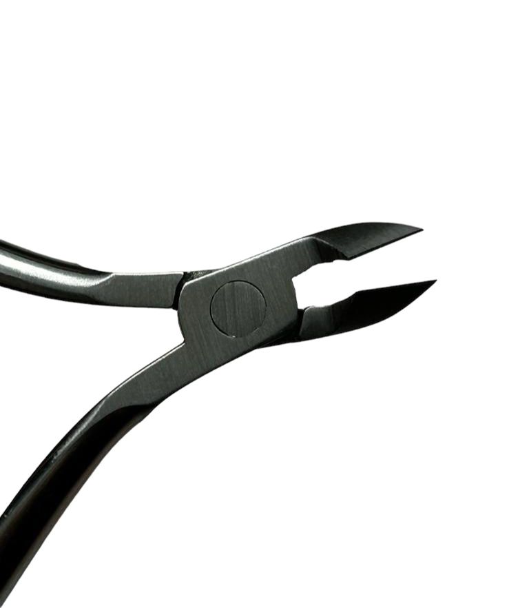 Tronchesina - in acciaio, utilizzata per la  manicure